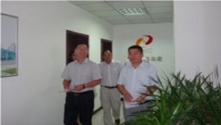 集團(tuán)領(lǐng)導(dǎo)視察河南辦事處